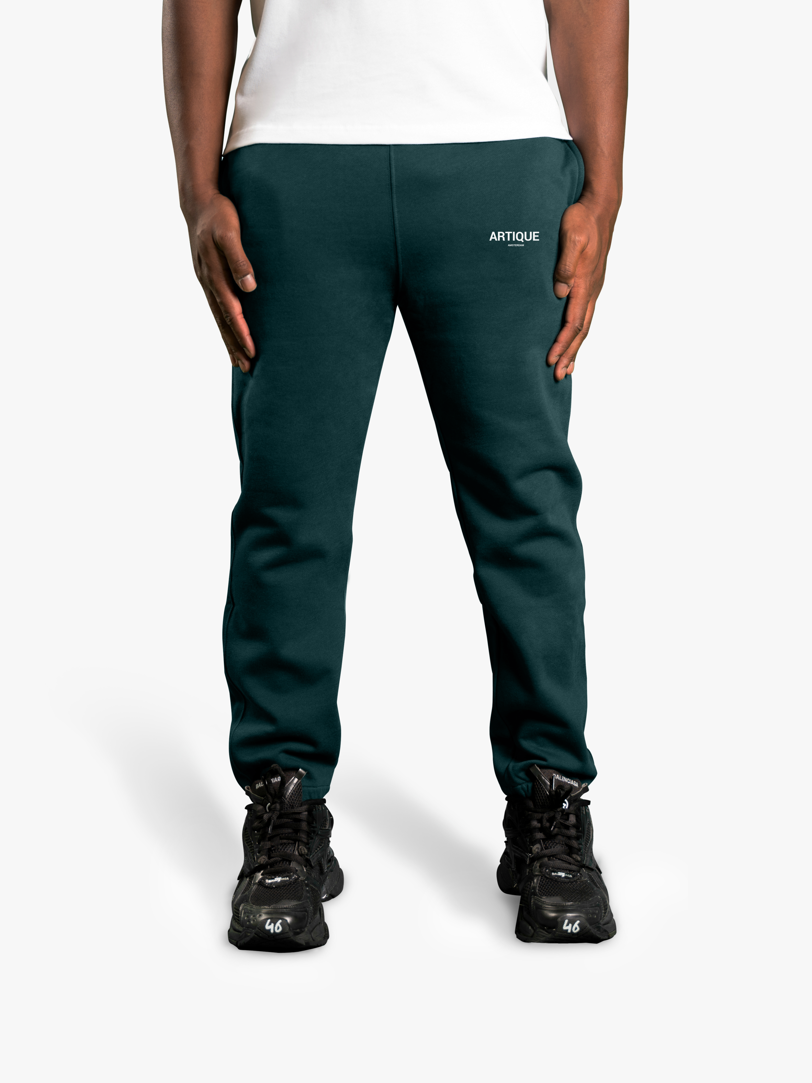 SIGNATURE SWEATPANTS